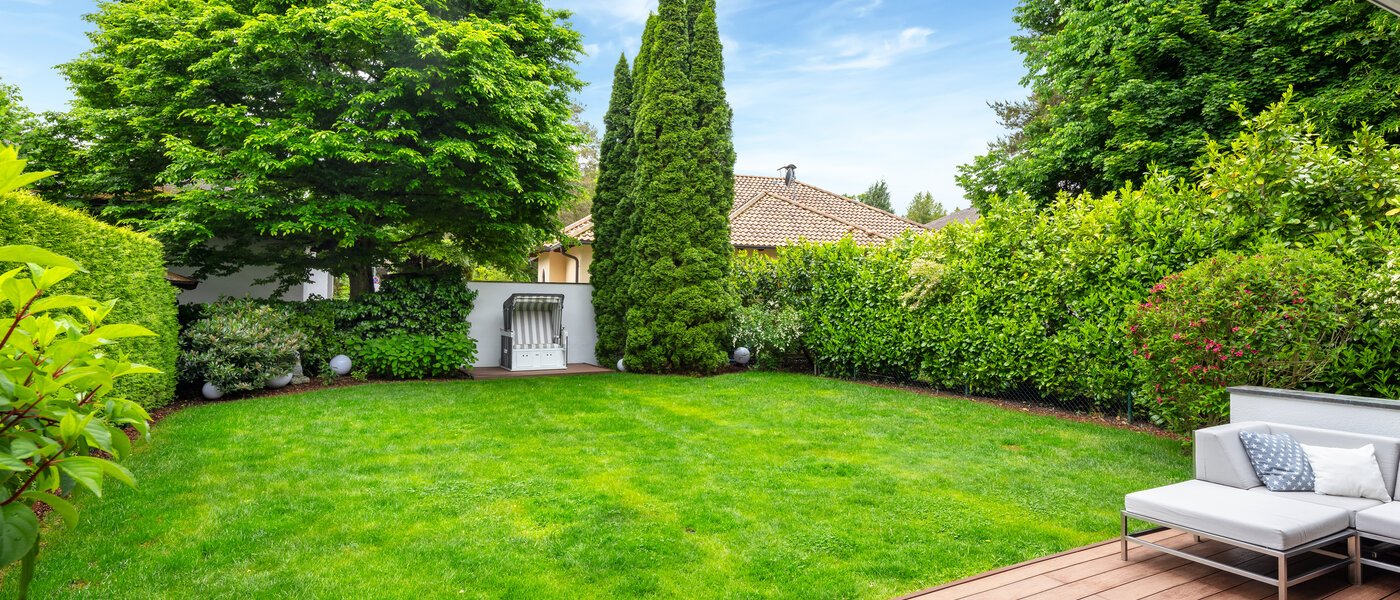 セミ・デタッチド・ハウス（一戸建てを二つに分けた家屋） Grünwald 02 庭 14454