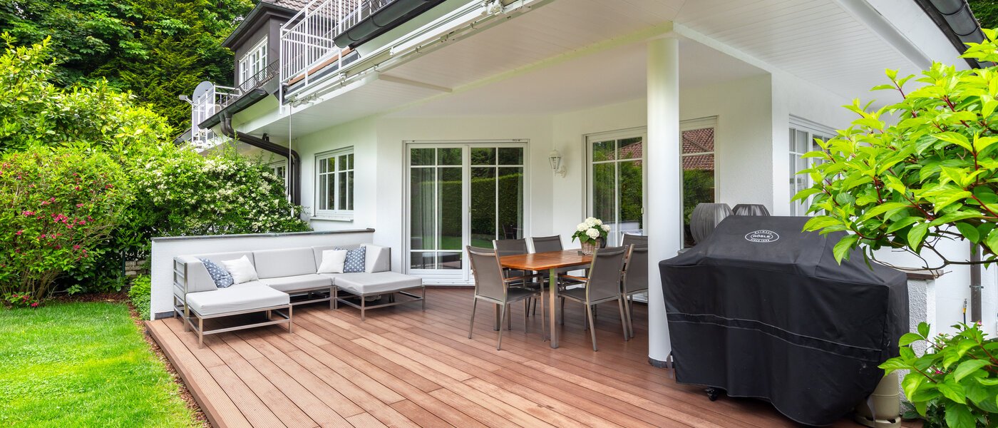 セミ・デタッチド・ハウス（一戸建てを二つに分けた家屋） Grünwald 01 テラス・ポーチ 14454