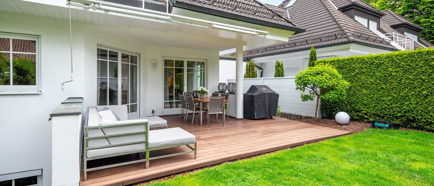 セミ・デタッチド・ハウス（一戸建てを二つに分けた家屋） Grünwald 02 テラス・ポーチ 14454