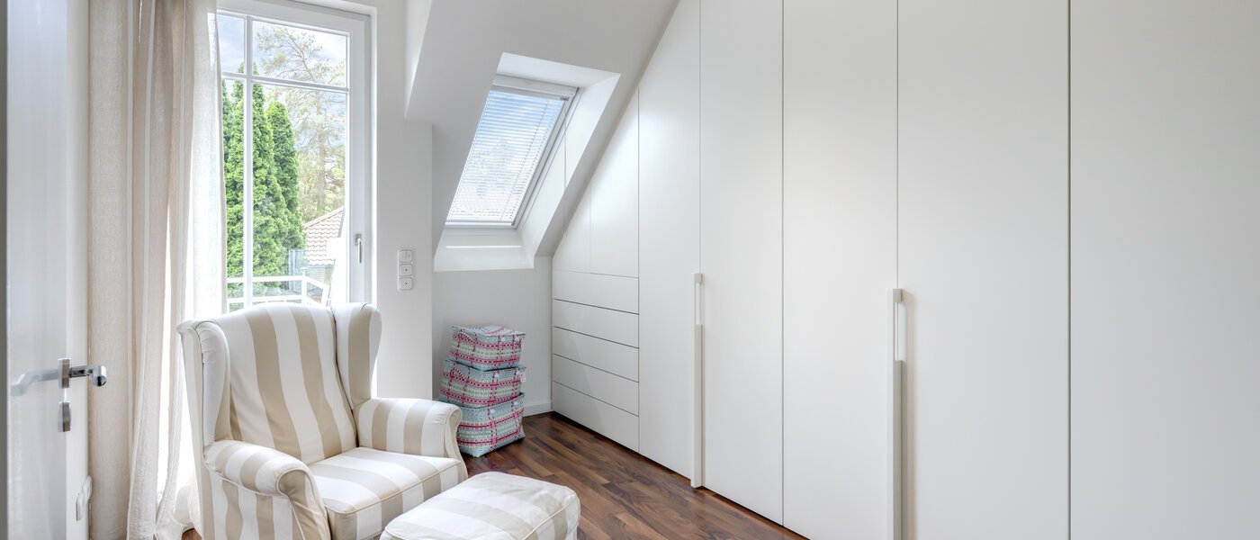 セミ・デタッチド・ハウス（一戸建てを二つに分けた家屋） Grünwald 01 更衣室 14454