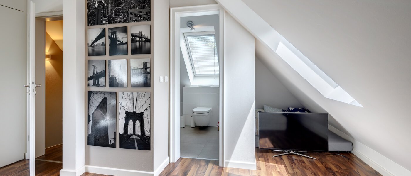 セミ・デタッチド・ハウス（一戸建てを二つに分けた家屋） Grünwald 02 3.　寝室 14454