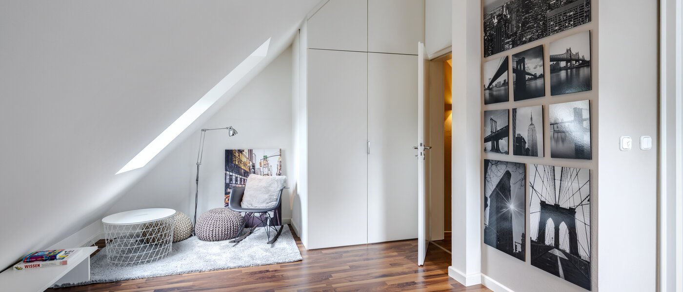 セミ・デタッチド・ハウス（一戸建てを二つに分けた家屋） Grünwald 03 3.　寝室 14454