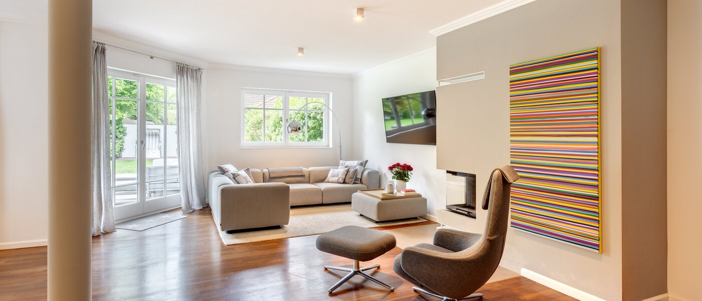 セミ・デタッチド・ハウス（一戸建てを二つに分けた家屋） Grünwald 01 リビングエリア 14454