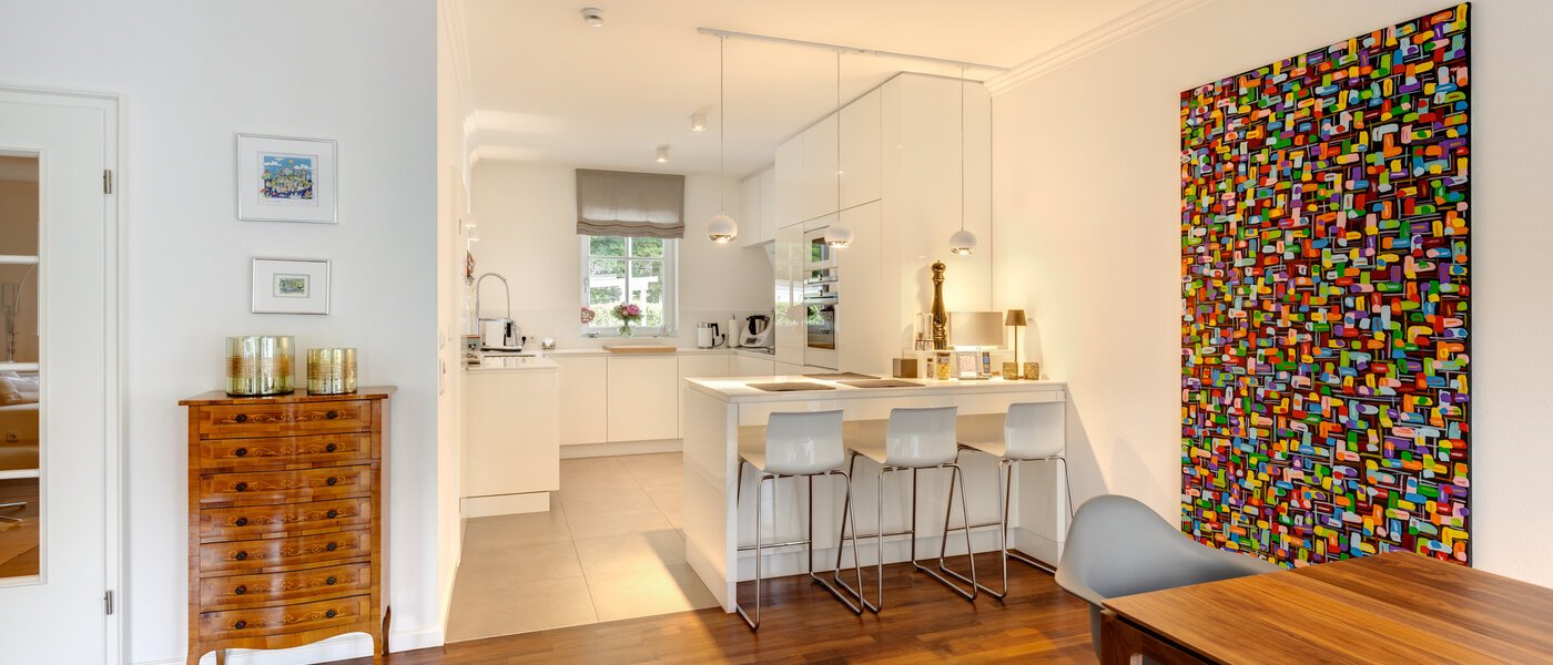 セミ・デタッチド・ハウス（一戸建てを二つに分けた家屋） Grünwald 05 リビングエリア 14454