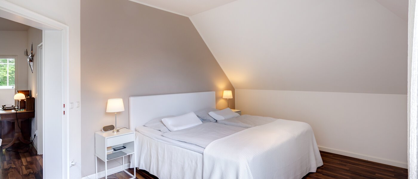 セミ・デタッチド・ハウス（一戸建てを二つに分けた家屋） Grünwald 01 1. 寝室 14454