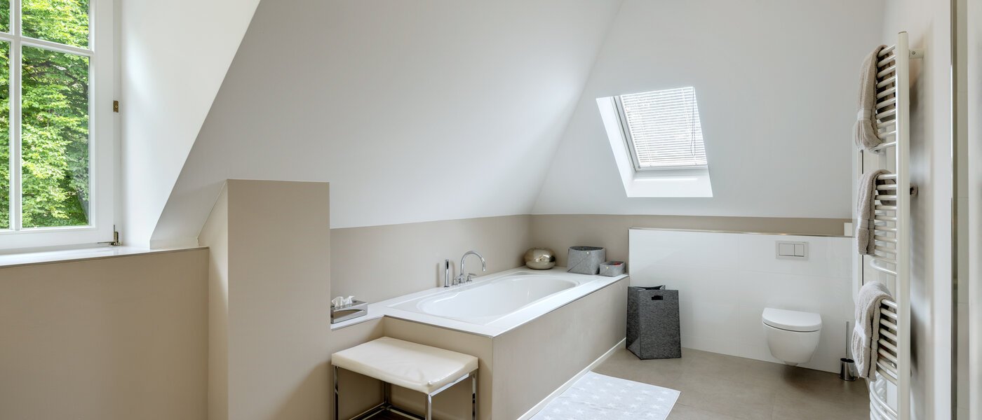 セミ・デタッチド・ハウス（一戸建てを二つに分けた家屋） Grünwald 01 1つめの浴室 14454