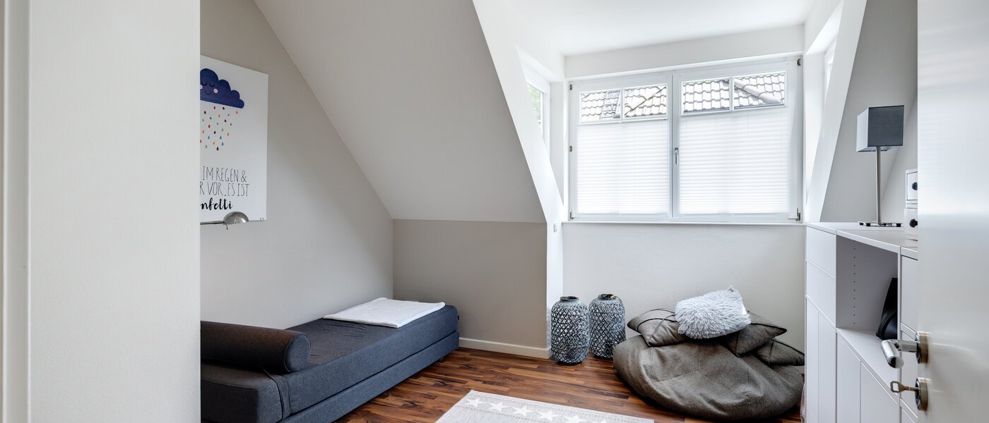 セミ・デタッチド・ハウス（一戸建てを二つに分けた家屋） Grünwald 01 ゲストルーム 14454