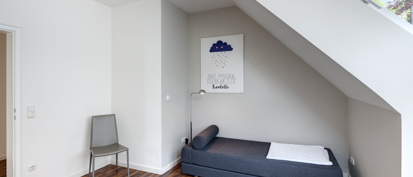 セミ・デタッチド・ハウス（一戸建てを二つに分けた家屋） Grünwald 02 ゲストルーム 14454