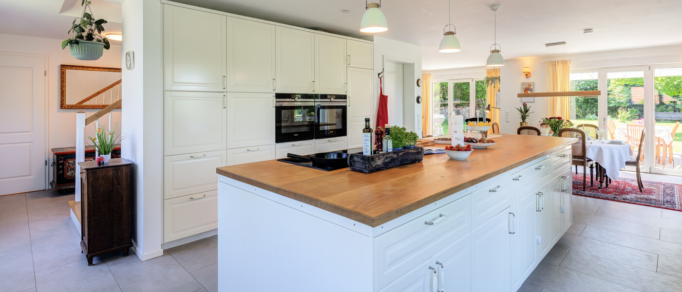 セミ・デタッチド・ハウス（一戸建てを二つに分けた家屋） Icking 03 キッチン 14465