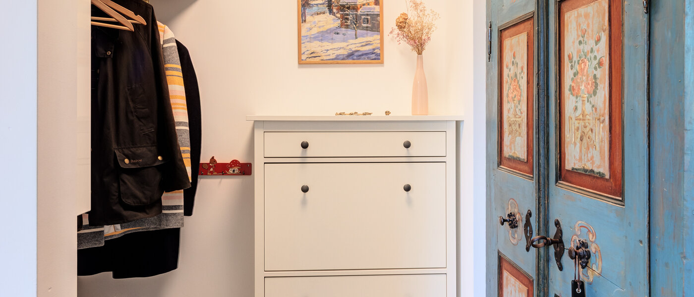 セミ・デタッチド・ハウス（一戸建てを二つに分けた家屋） Icking 03 玄関入り口 14465