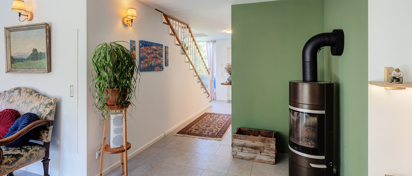 セミ・デタッチド・ハウス（一戸建てを二つに分けた家屋） Icking 04 玄関入り口 14465