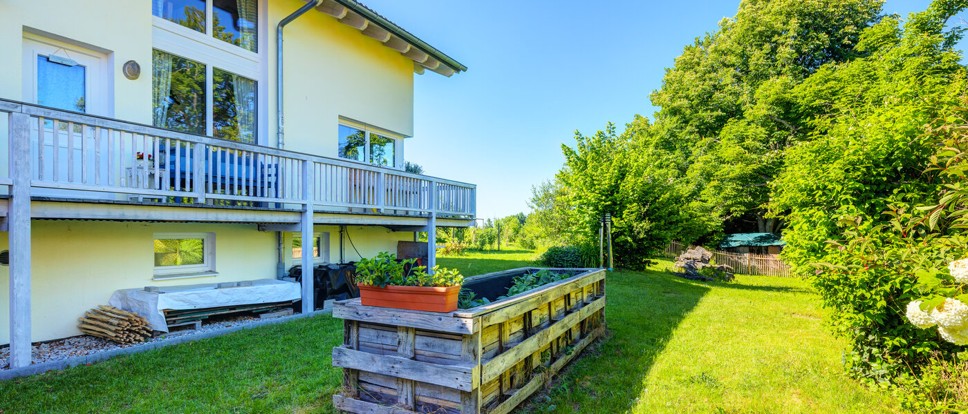 セミ・デタッチド・ハウス（一戸建てを二つに分けた家屋） Icking 05 庭 14465