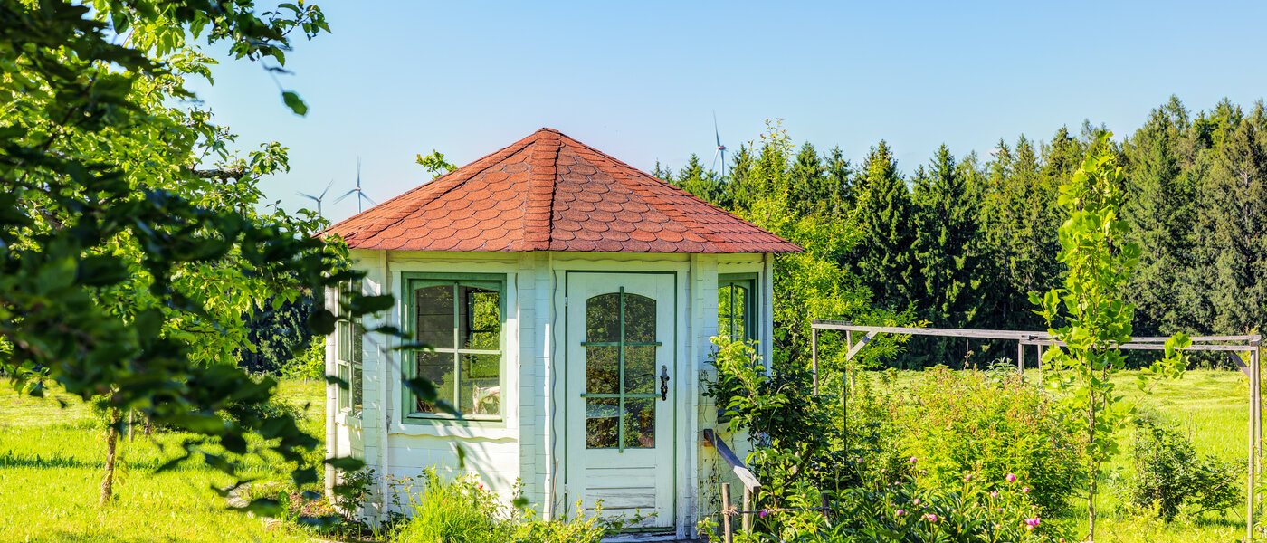セミ・デタッチド・ハウス（一戸建てを二つに分けた家屋） Icking 08 庭 14465