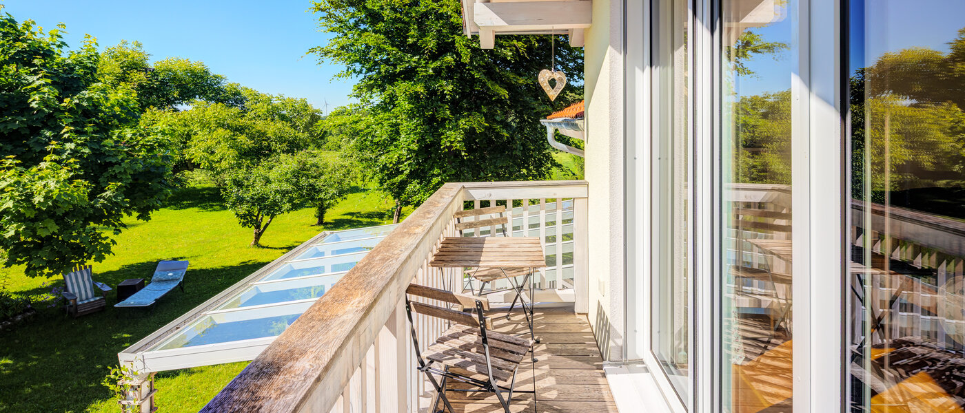 セミ・デタッチド・ハウス（一戸建てを二つに分けた家屋） Icking 01 ベランダ 14465