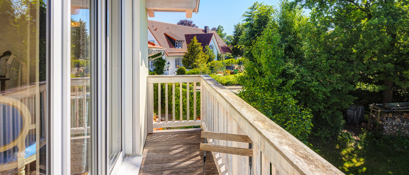 セミ・デタッチド・ハウス（一戸建てを二つに分けた家屋） Icking 02 ベランダ 14465