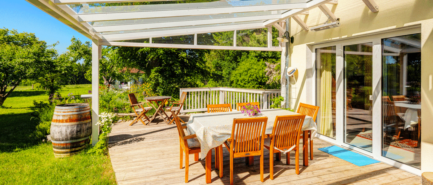 セミ・デタッチド・ハウス（一戸建てを二つに分けた家屋） Icking 02 テラス・ポーチ 14465