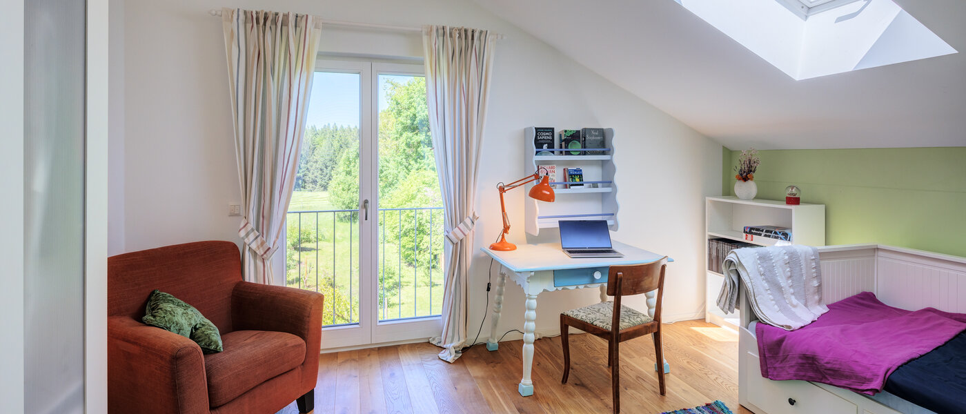 セミ・デタッチド・ハウス（一戸建てを二つに分けた家屋） Icking 01 3.　寝室 14465