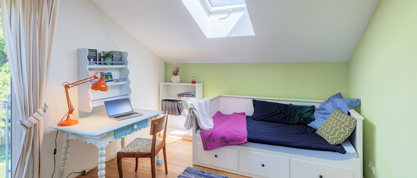 セミ・デタッチド・ハウス（一戸建てを二つに分けた家屋） Icking 02 3.　寝室 14465