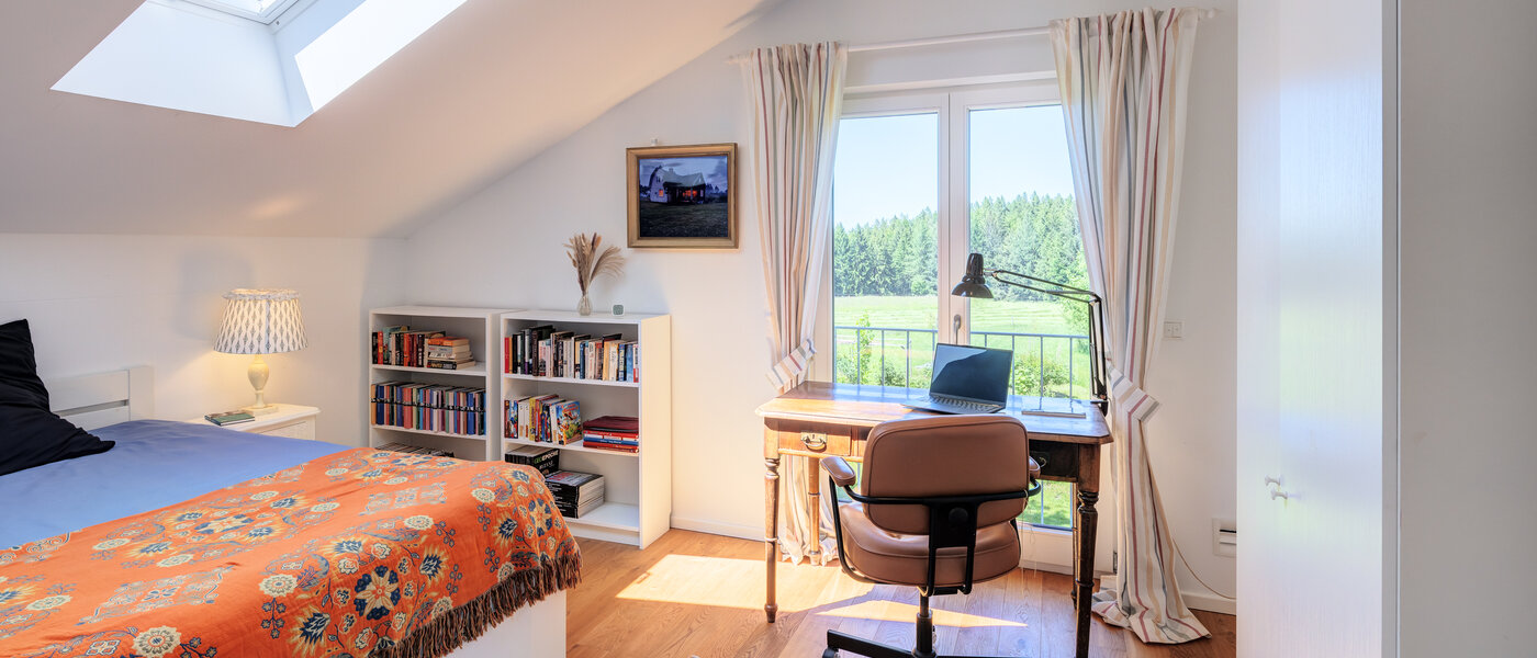 セミ・デタッチド・ハウス（一戸建てを二つに分けた家屋） Icking 01 2.　寝室 14465