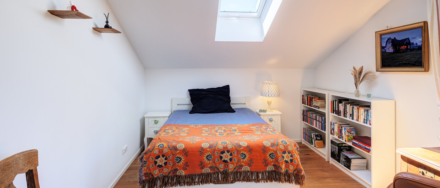 セミ・デタッチド・ハウス（一戸建てを二つに分けた家屋） Icking 02 2.　寝室 14465