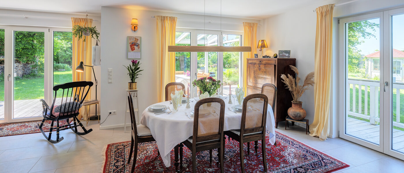 セミ・デタッチド・ハウス（一戸建てを二つに分けた家屋） Icking 01 リビングエリア 14465