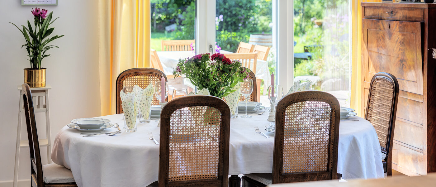 セミ・デタッチド・ハウス（一戸建てを二つに分けた家屋） Icking 02 リビングエリア 14465