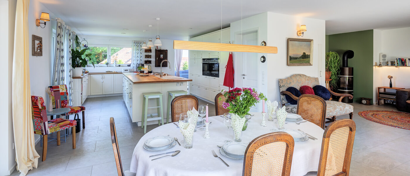 セミ・デタッチド・ハウス（一戸建てを二つに分けた家屋） Icking 03 リビングエリア 14465