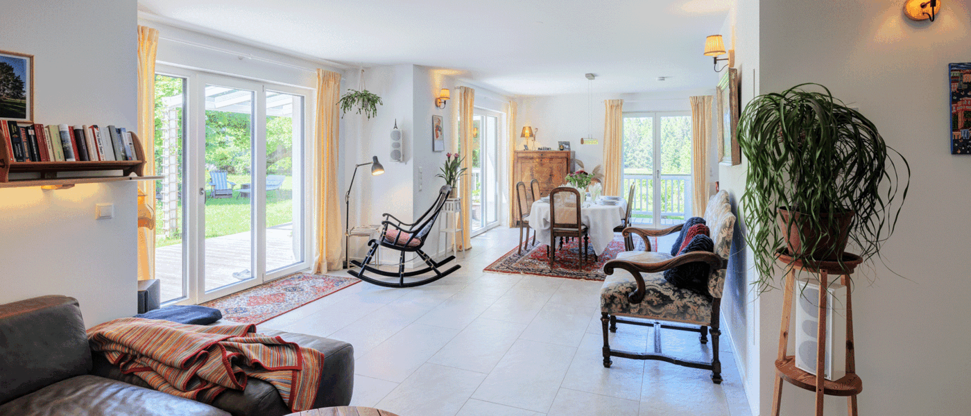 セミ・デタッチド・ハウス（一戸建てを二つに分けた家屋） Icking 06 リビングエリア 14465