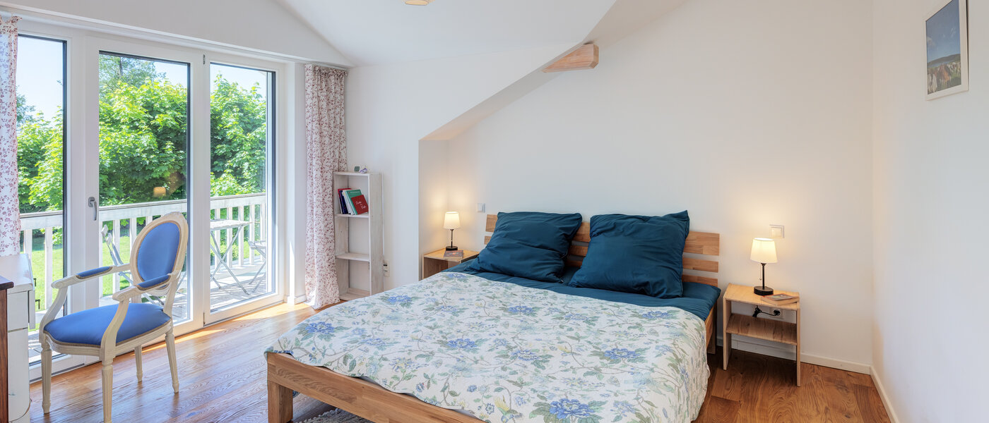 セミ・デタッチド・ハウス（一戸建てを二つに分けた家屋） Icking 01 1. 寝室 14465