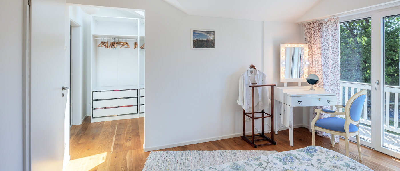 セミ・デタッチド・ハウス（一戸建てを二つに分けた家屋） Icking 03 1. 寝室 14465