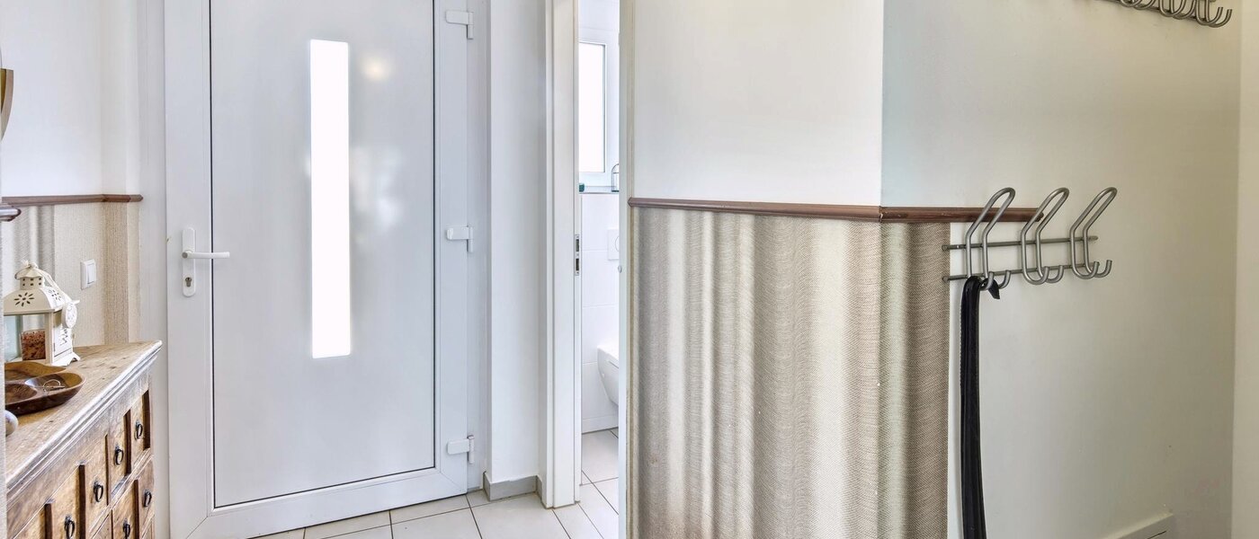 テラスハウス角住宅 Karlsfeld 01 玄関入り口 14478