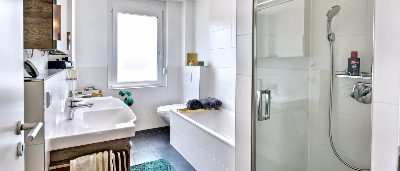 テラスハウス角住宅 Karlsfeld 01 1つめの浴室 14478