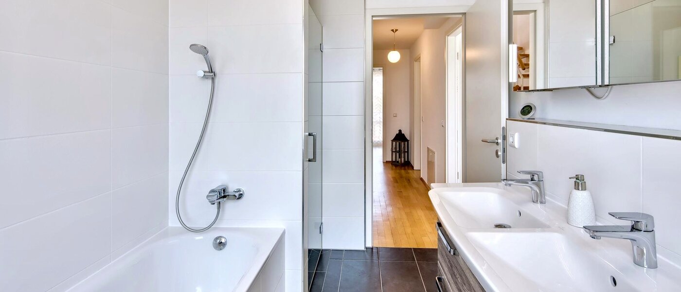 テラスハウス角住宅 Karlsfeld 02 1つめの浴室 14478