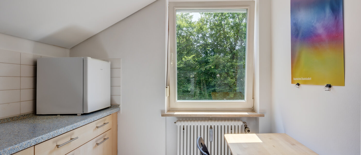 アティック・フラット（屋根裏） München Harlaching 03 キッチン 14501