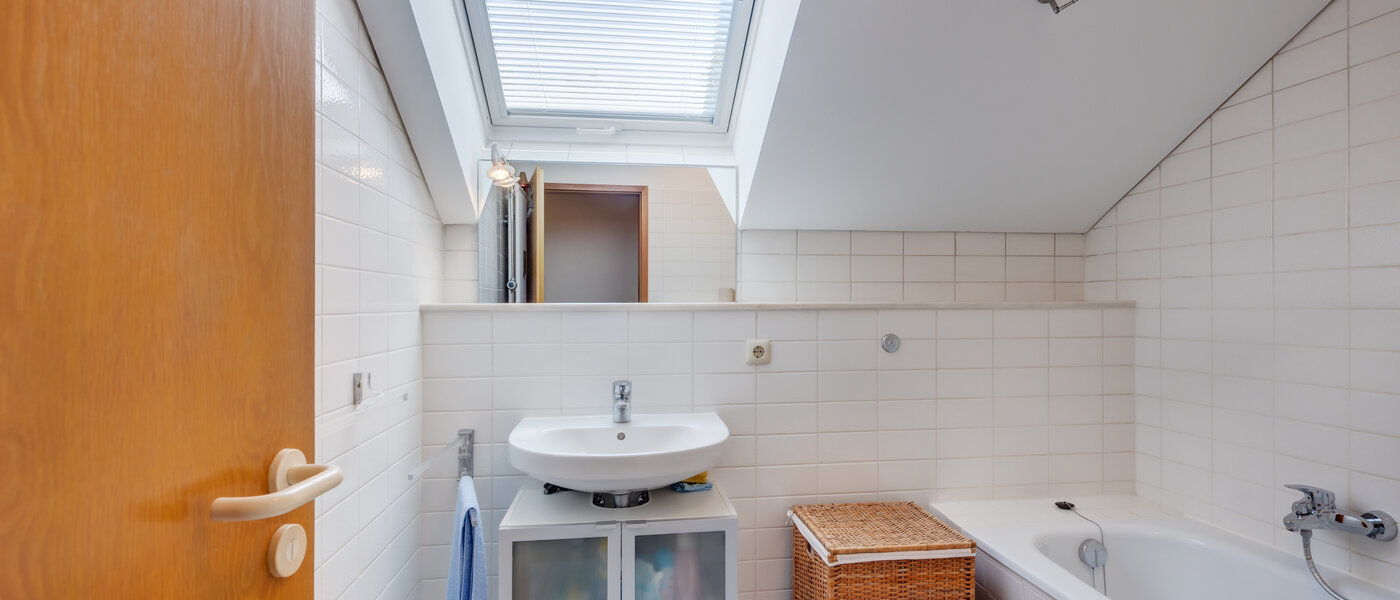 アティック・フラット（屋根裏） München Harlaching 01 浴室 14501