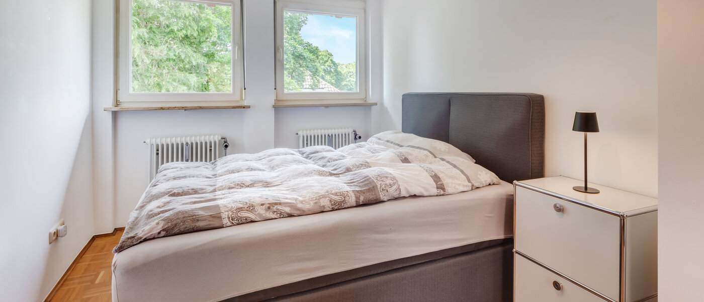 アティック・フラット（屋根裏） München Harlaching 02 寝室 14501