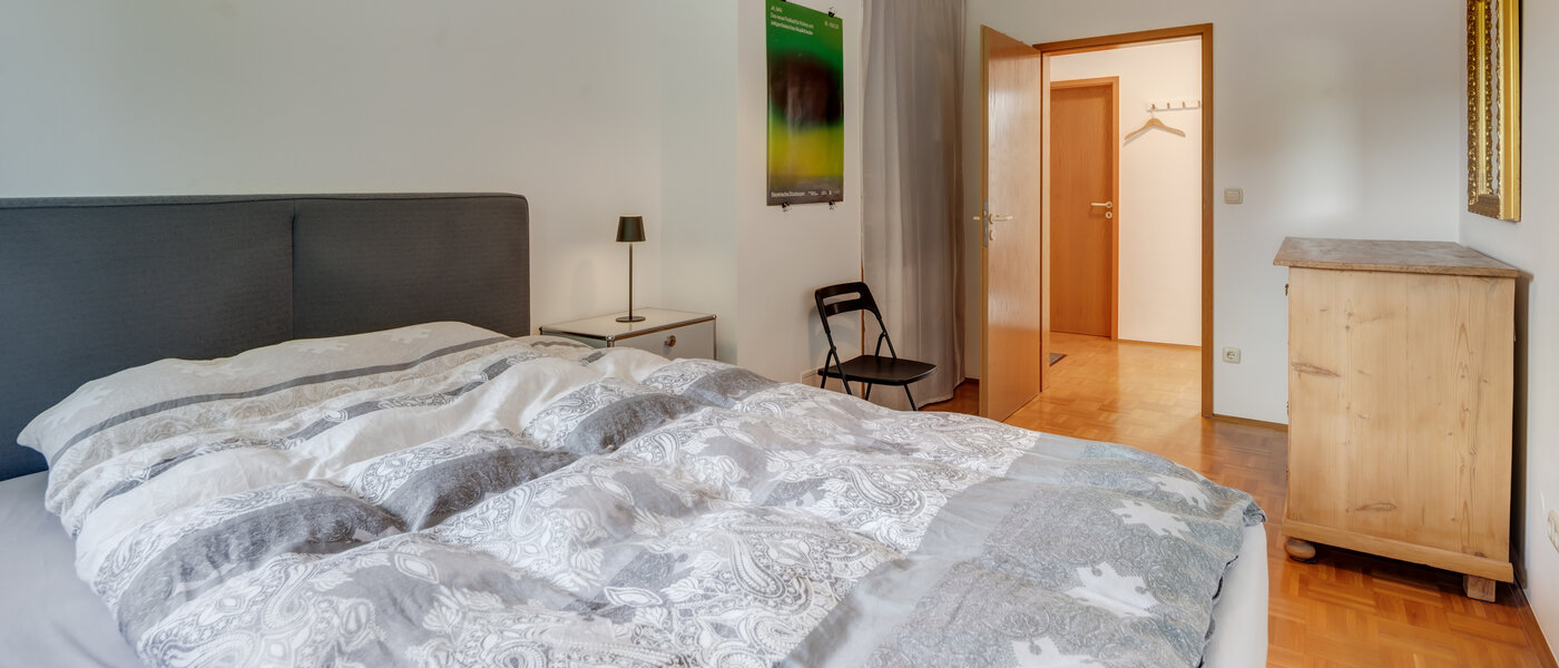 アティック・フラット（屋根裏） München Harlaching 03 寝室 14501