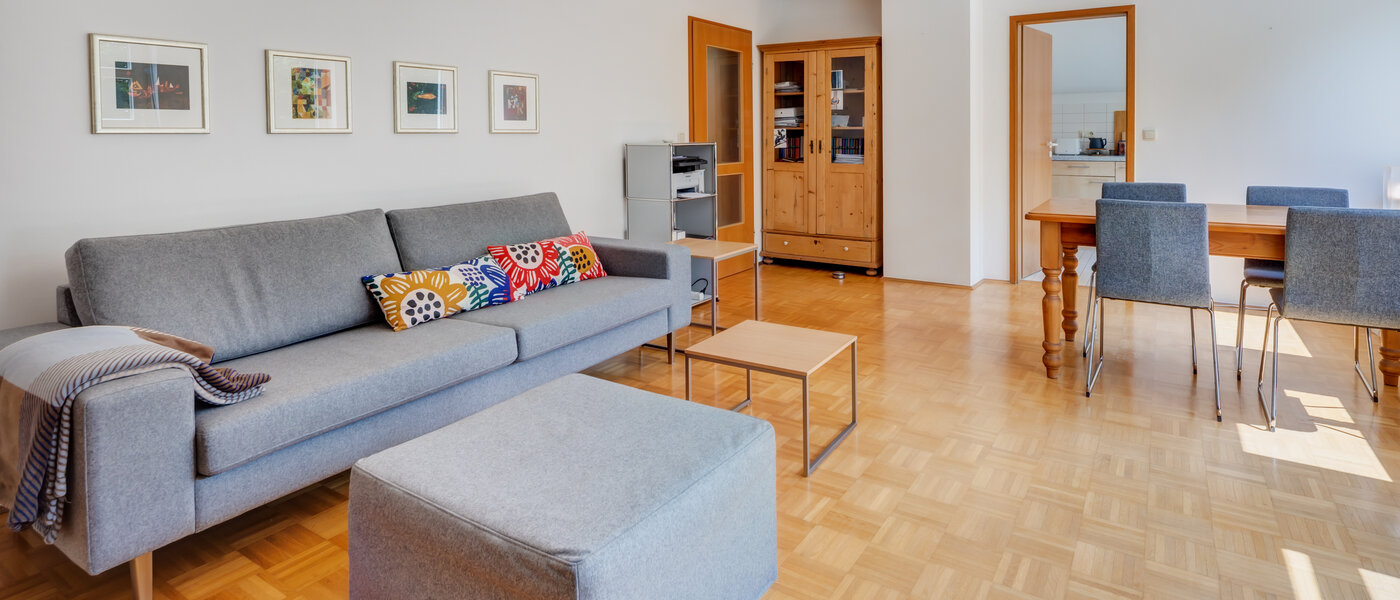 アティック・フラット（屋根裏） München Harlaching 03 リビングエリア 14501