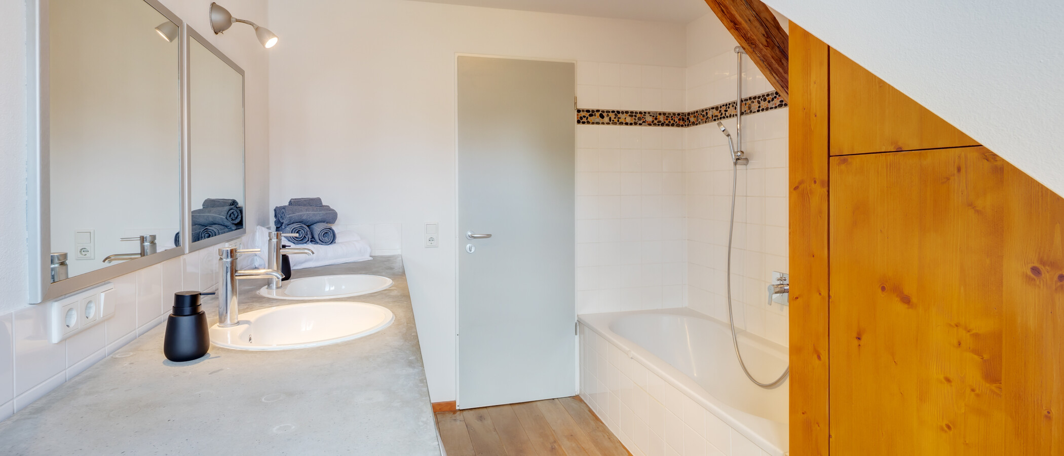 アティック・フラット（屋根裏） München Dreimühlenviertel 03 1つめの浴室 14505