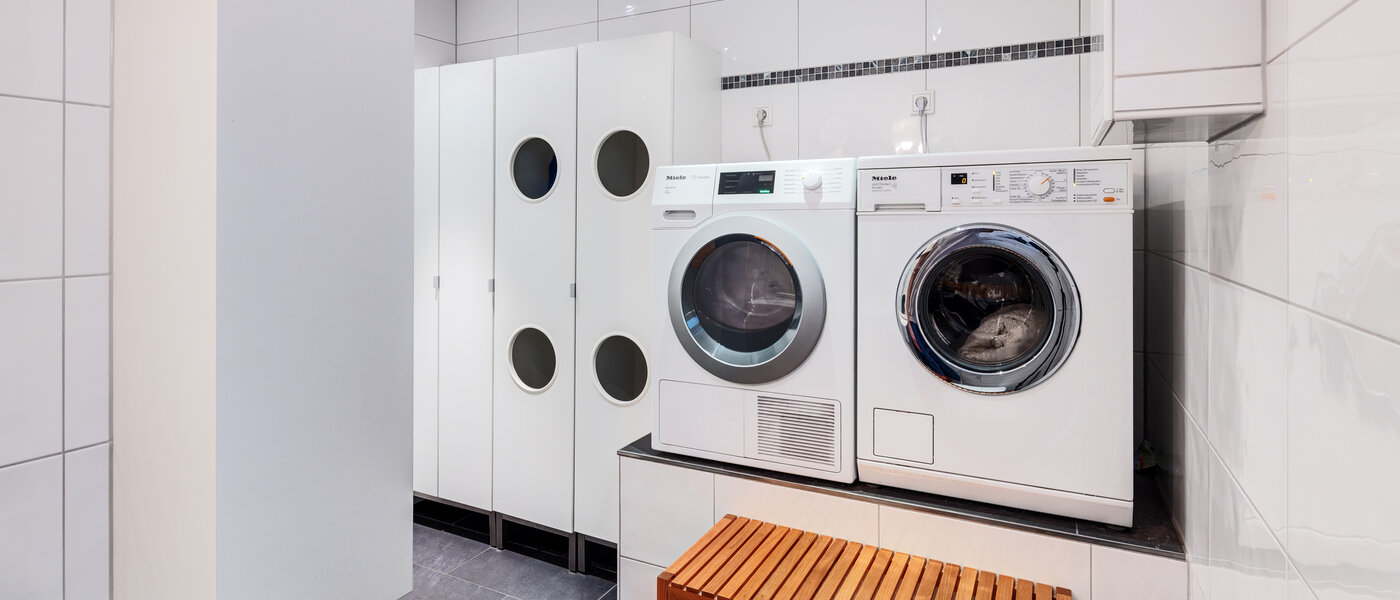 セミ・デタッチド・ハウス（一戸建てを二つに分けた家屋） Wörthsee 04 ２つめの浴室 14511