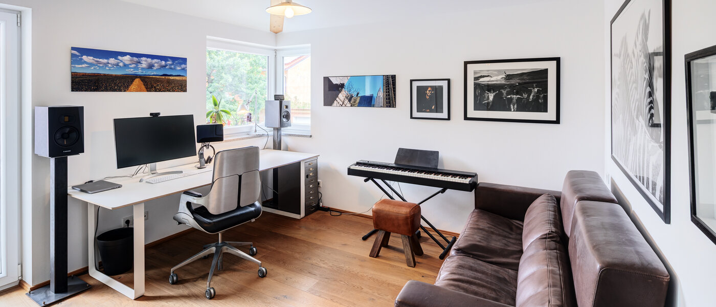 セミ・デタッチド・ハウス（一戸建てを二つに分けた家屋） Wörthsee 02 仕事部屋 14511