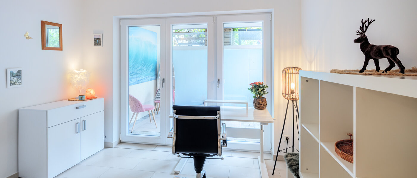 セミ・デタッチド・ハウス（一戸建てを二つに分けた家屋） Wörthsee 02 2.　寝室 14511