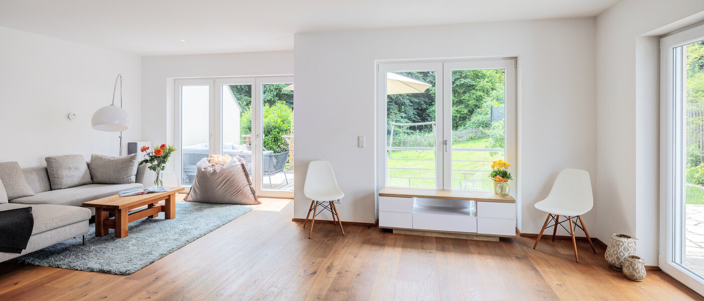 セミ・デタッチド・ハウス（一戸建てを二つに分けた家屋） Wörthsee 02 リビングエリア 14511