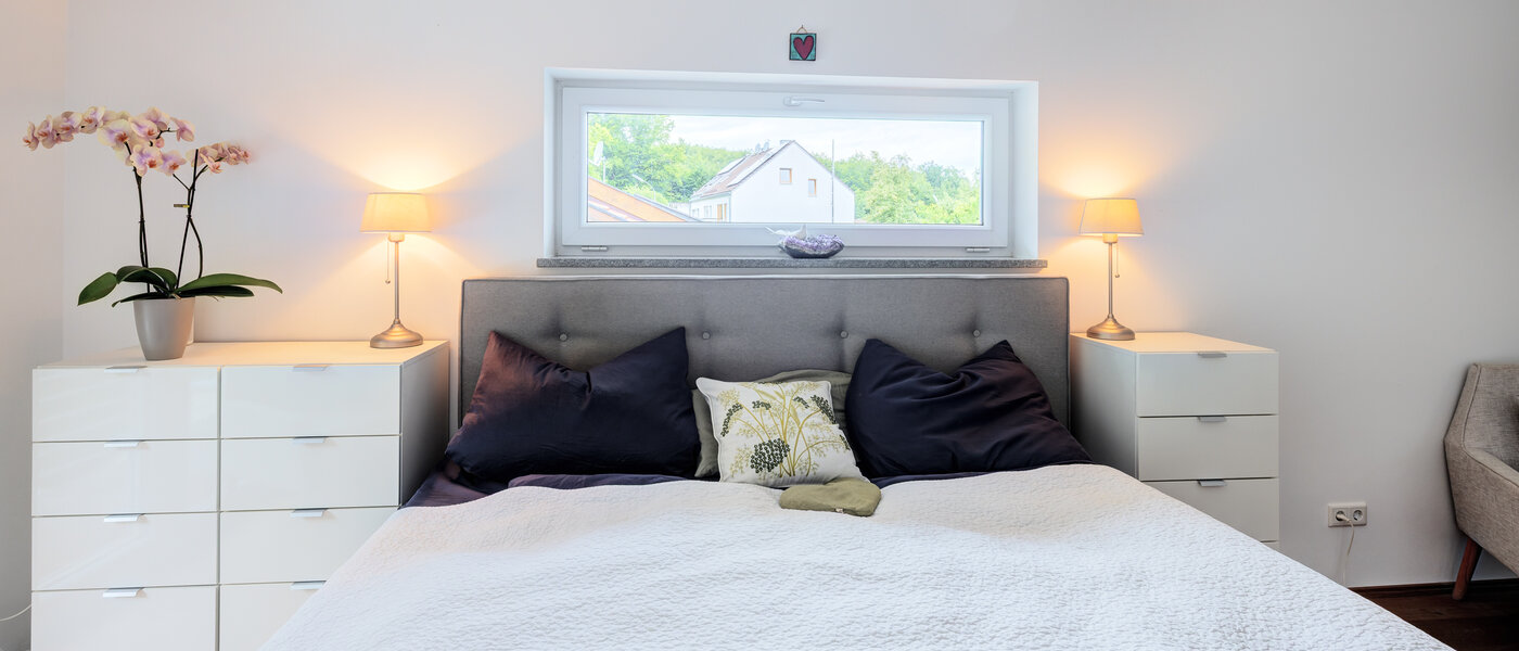 セミ・デタッチド・ハウス（一戸建てを二つに分けた家屋） Wörthsee 02 1. 寝室 14511