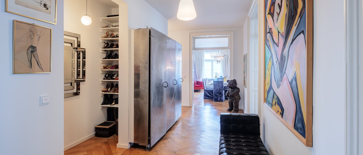 マンション München Neuhausen 03 玄関入り口 14528