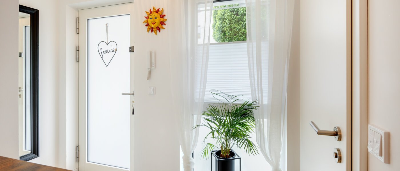 マンション Unterföhring 01 玄関入り口 14540