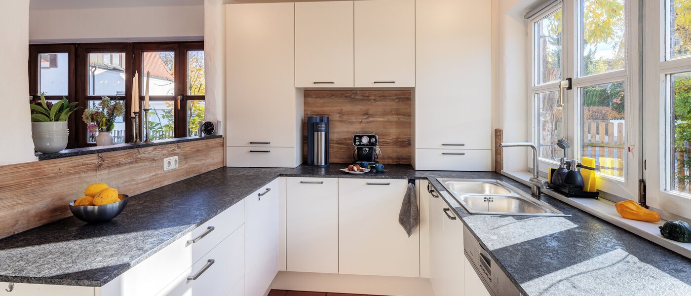 セミ・デタッチド・ハウス（一戸建てを二つに分けた家屋） München Obersendling 01 キッチン 14567