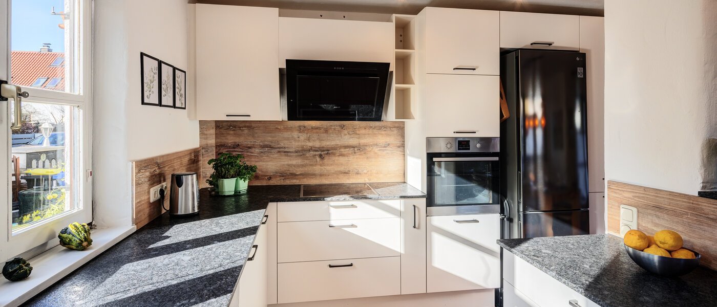 セミ・デタッチド・ハウス（一戸建てを二つに分けた家屋） München Obersendling 04 キッチン 14567