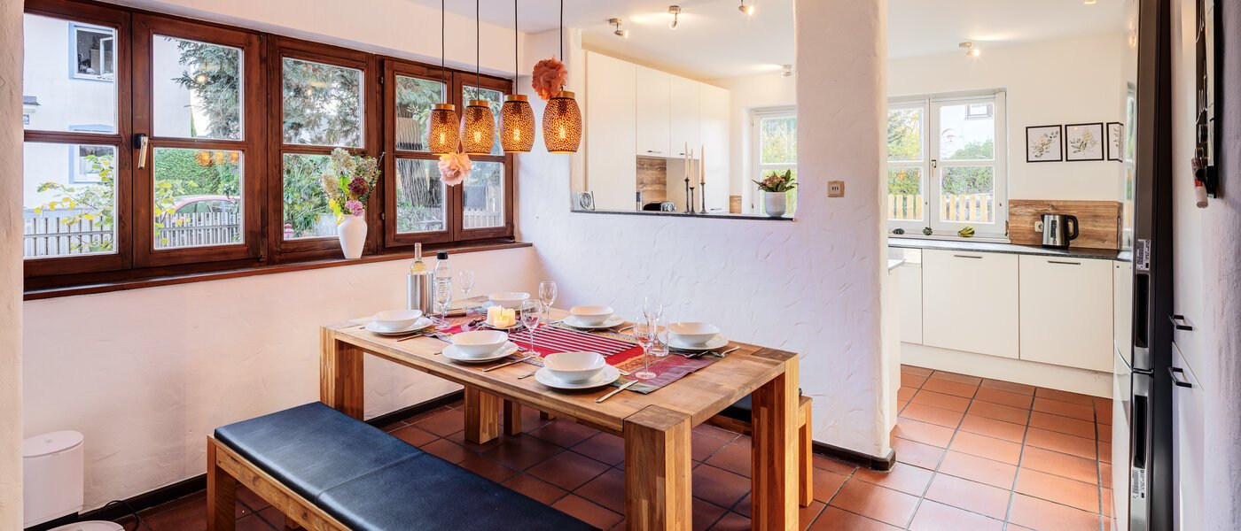 セミ・デタッチド・ハウス（一戸建てを二つに分けた家屋） München Obersendling 06 キッチン 14567