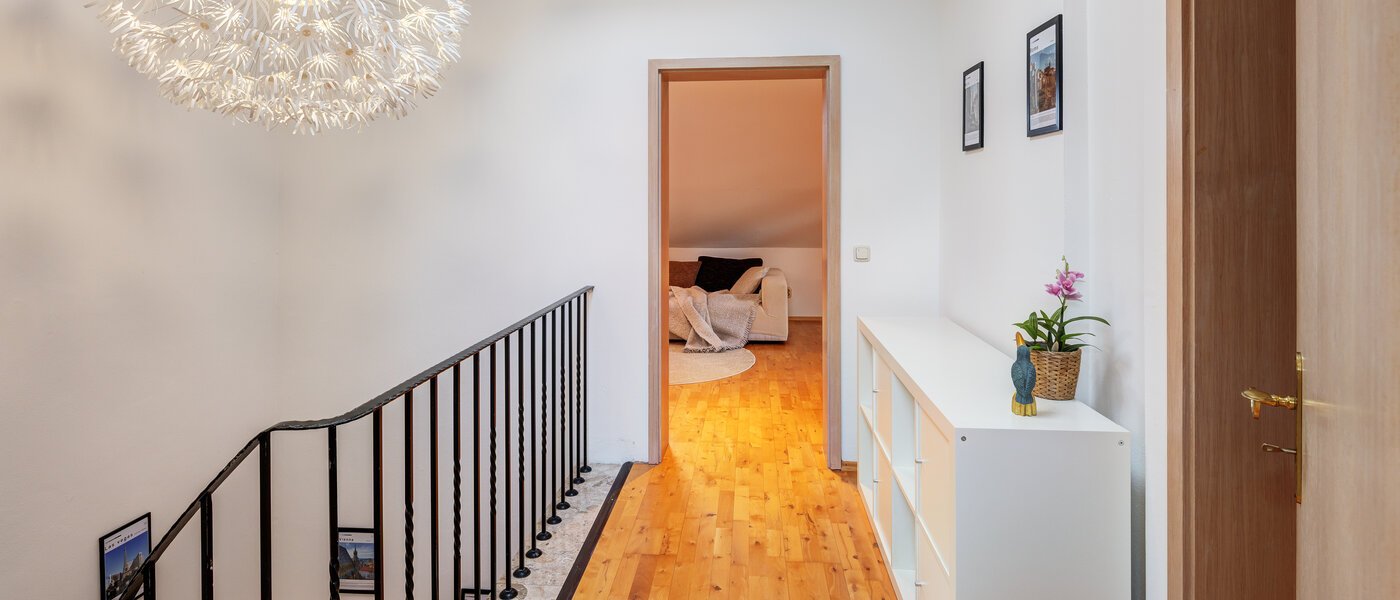 セミ・デタッチド・ハウス（一戸建てを二つに分けた家屋） München Obersendling 08 玄関入り口 14567